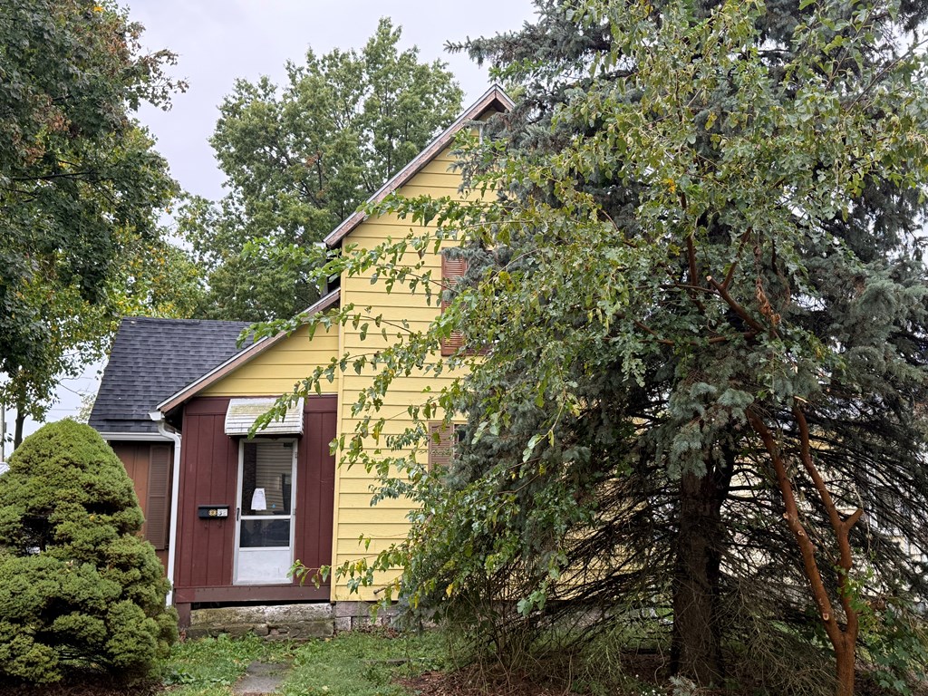 32 Grove Ave, Shelby, Ohio 44875, 4 Bedrooms Bedrooms, ,2 BathroomsBathrooms,Residential,For Sale,Grove Ave,9069370