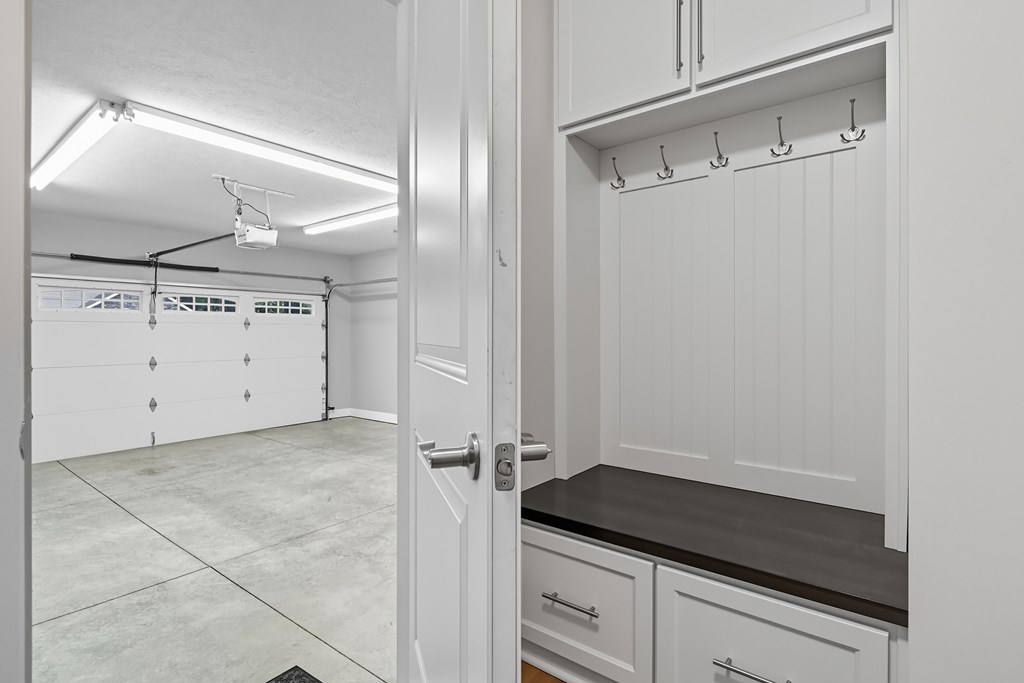 2010 Teakwood Drive, Ontario, Ohio 44906, 3 Bedrooms Bedrooms, ,2 BathroomsBathrooms,Residential,For Sale,Teakwood Drive,9069374