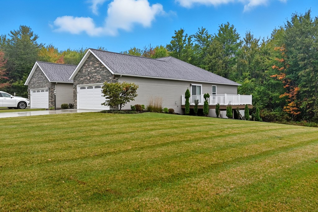 2010 Teakwood Drive, Ontario, Ohio 44906, 3 Bedrooms Bedrooms, ,2 BathroomsBathrooms,Residential,For Sale,Teakwood Drive,9069374
