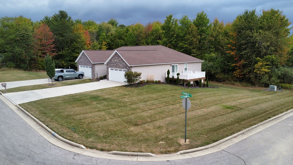 2010 Teakwood Drive, Ontario, Ohio 44906, 3 Bedrooms Bedrooms, ,2 BathroomsBathrooms,Residential,For Sale,Teakwood Drive,9069374