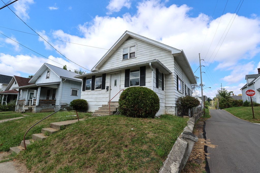 311 Auburn Street, Mansfield, Ohio 44902, 3 Bedrooms Bedrooms, ,3 BathroomsBathrooms,Residential,For Sale,Auburn Street,9069380