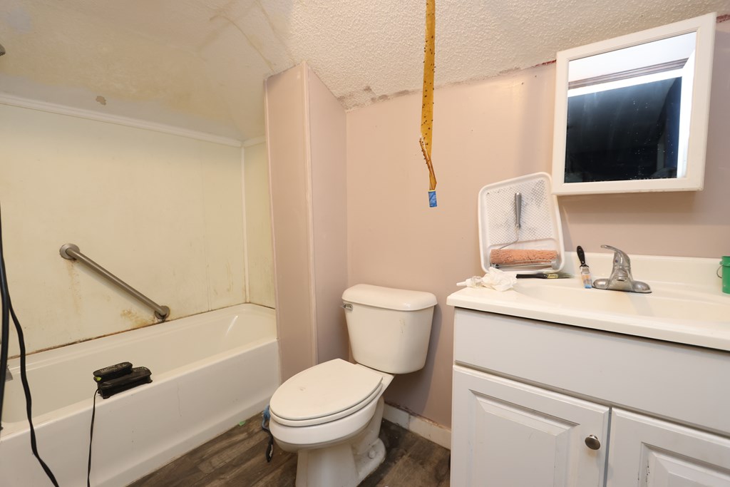 135 Wood Street, Mansfield, Ohio 44903, 3 Bedrooms Bedrooms, ,2 BathroomsBathrooms,Residential,For Sale,Wood Street,9069403