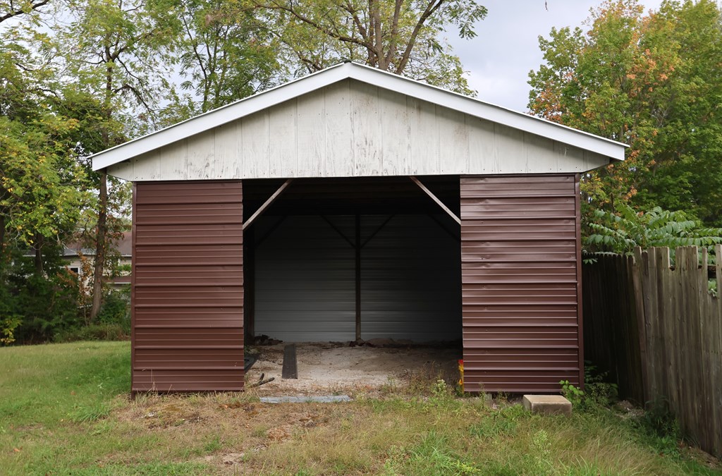 135 Wood Street, Mansfield, Ohio 44903, 3 Bedrooms Bedrooms, ,2 BathroomsBathrooms,Residential,For Sale,Wood Street,9069403