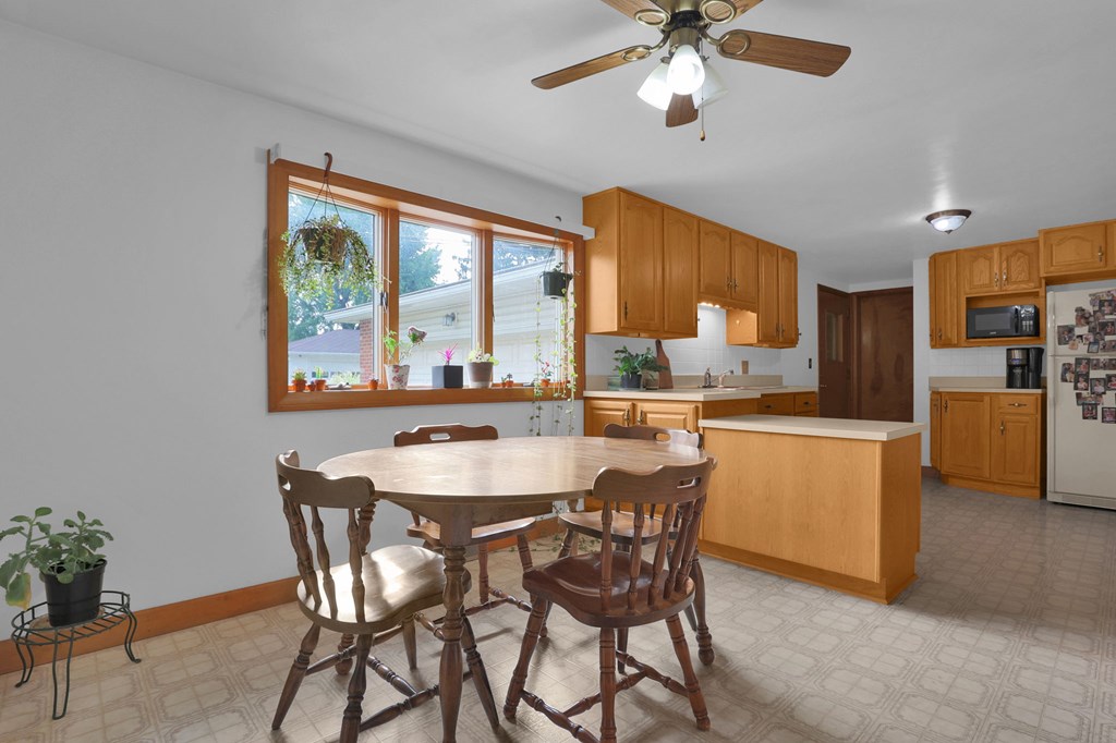 24 Sunset Drive, Shelby, Ohio 44875, 3 Bedrooms Bedrooms, ,1 BathroomBathrooms,Residential,For Sale,Sunset Drive,9069405