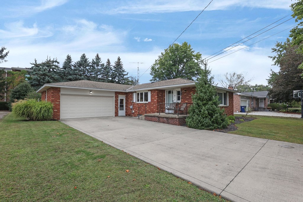 24 Sunset Drive, Shelby, Ohio 44875, 3 Bedrooms Bedrooms, ,1 BathroomBathrooms,Residential,For Sale,Sunset Drive,9069405