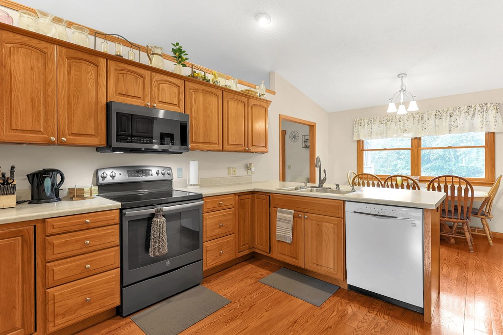 33 Longitude Drive, Mount Vernon, Ohio 43050, 4 Bedrooms Bedrooms, ,3 BathroomsBathrooms,Residential,For Sale,Longitude Drive,9069406