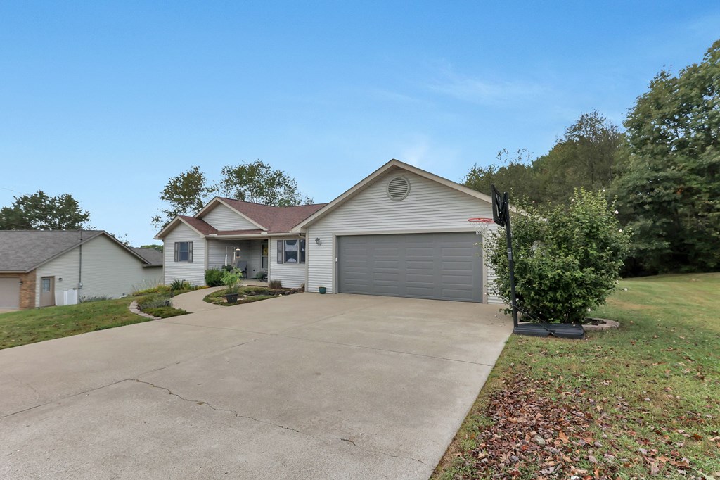 33 Longitude Drive, Mount Vernon, Ohio 43050, 4 Bedrooms Bedrooms, ,3 BathroomsBathrooms,Residential,For Sale,Longitude Drive,9069406
