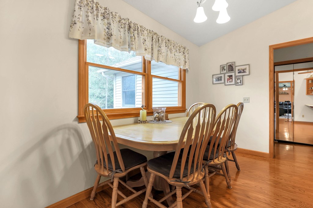 33 Longitude Drive, Mount Vernon, Ohio 43050, 4 Bedrooms Bedrooms, ,3 BathroomsBathrooms,Residential,For Sale,Longitude Drive,9069406