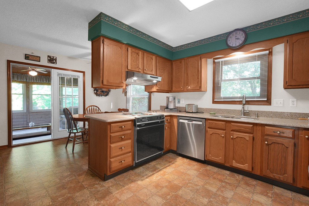 452 Plankton Place, Columbus, Ohio 43213, 3 Bedrooms Bedrooms, ,1 BathroomBathrooms,Residential,For Sale,Plankton Place,9069437