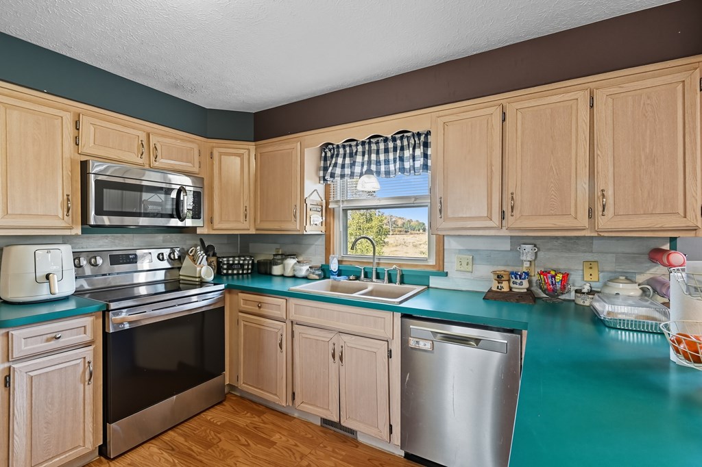 1260 Thrush Road, Crestline, Ohio 44827, 5 Bedrooms Bedrooms, ,2 BathroomsBathrooms,Residential,For Sale,Thrush Road,9069453