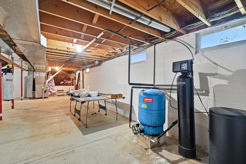 1260 Thrush Road, Crestline, Ohio 44827, 5 Bedrooms Bedrooms, ,2 BathroomsBathrooms,Residential,For Sale,Thrush Road,9069453