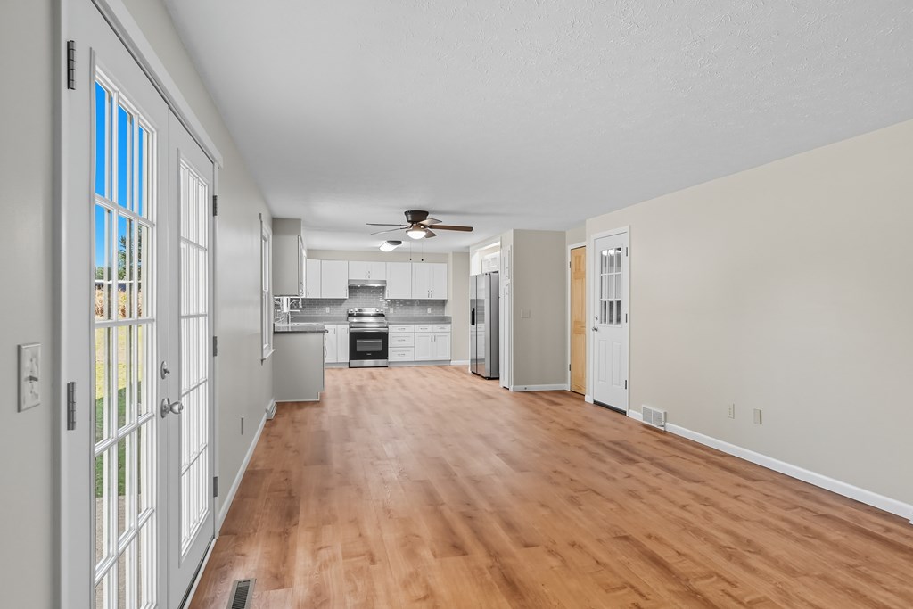 2670 E Kings Corners Road East, Lexington, Ohio 44904, 3 Bedrooms Bedrooms, ,2 BathroomsBathrooms,Residential,For Sale,Kings Corners Road East,9069469