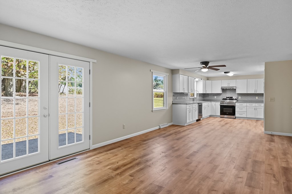 2670 E Kings Corners Road East, Lexington, Ohio 44904, 3 Bedrooms Bedrooms, ,2 BathroomsBathrooms,Residential,For Sale,Kings Corners Road East,9069469