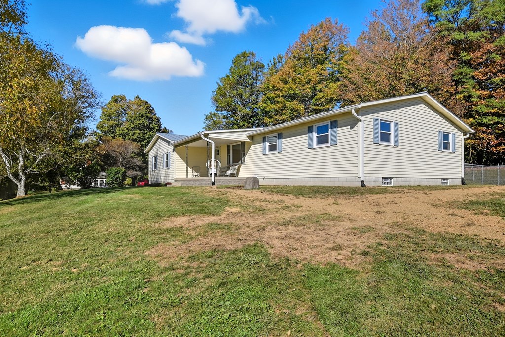 2670 E Kings Corners Road East, Lexington, Ohio 44904, 3 Bedrooms Bedrooms, ,2 BathroomsBathrooms,Residential,For Sale,Kings Corners Road East,9069469