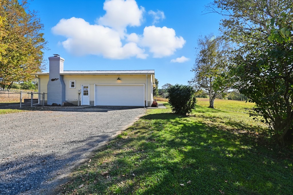2670 E Kings Corners Road East, Lexington, Ohio 44904, 3 Bedrooms Bedrooms, ,2 BathroomsBathrooms,Residential,For Sale,Kings Corners Road East,9069469