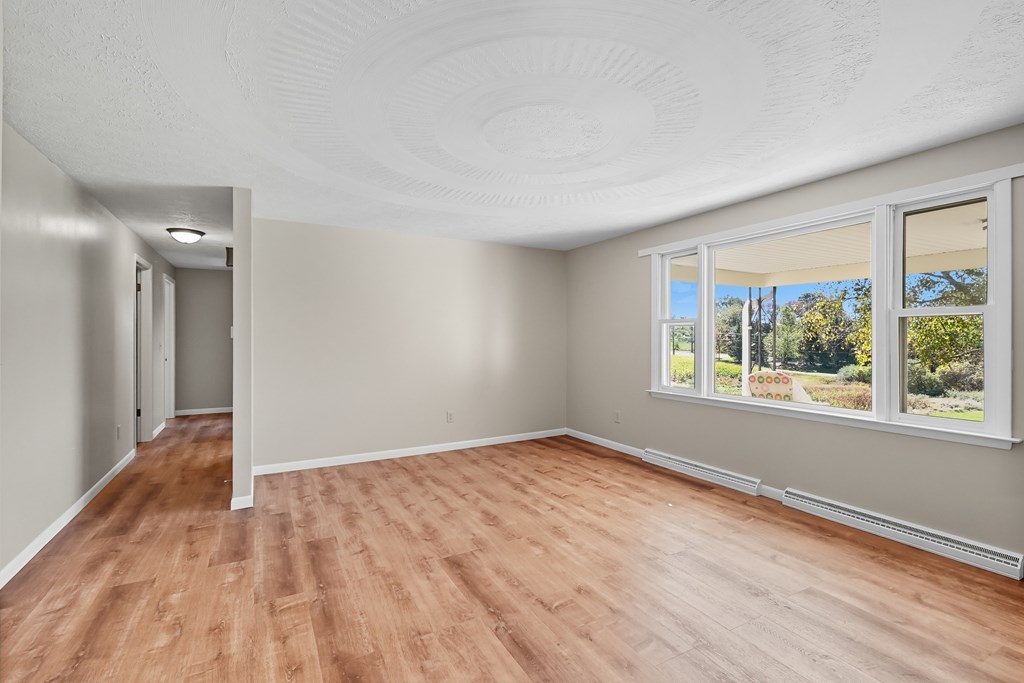 2670 E Kings Corners Road East, Lexington, Ohio 44904, 3 Bedrooms Bedrooms, ,2 BathroomsBathrooms,Residential,For Sale,Kings Corners Road East,9069469