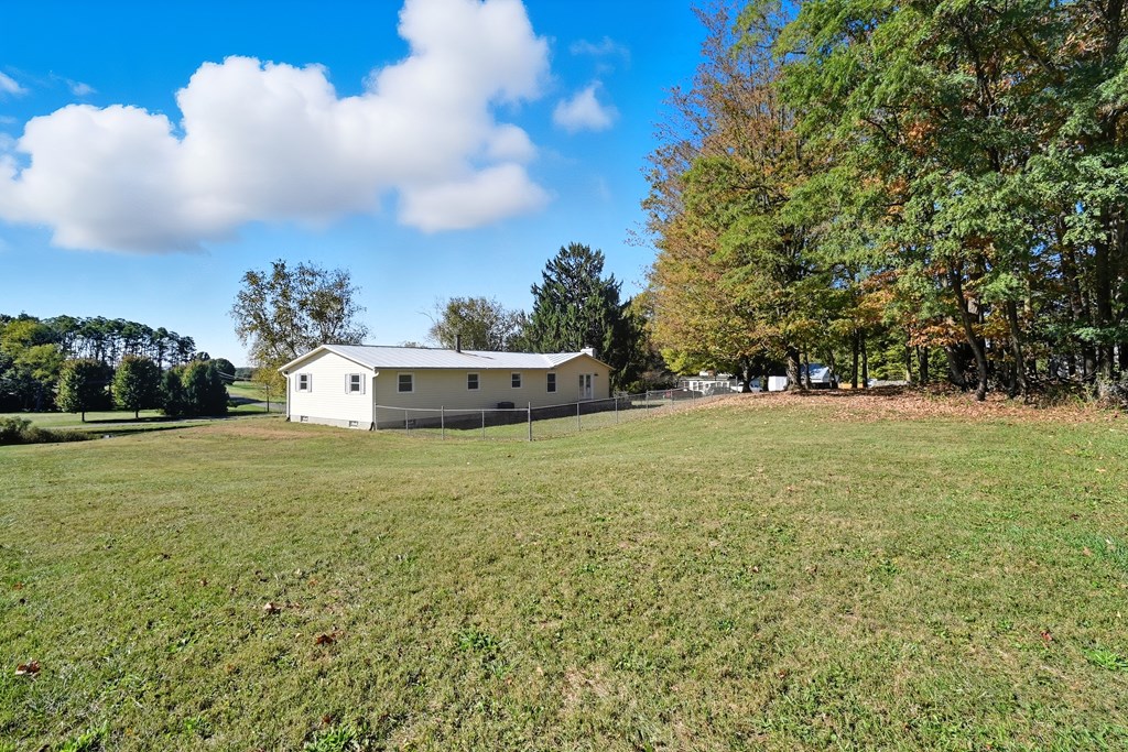 2670 E Kings Corners Road East, Lexington, Ohio 44904, 3 Bedrooms Bedrooms, ,2 BathroomsBathrooms,Residential,For Sale,Kings Corners Road East,9069469