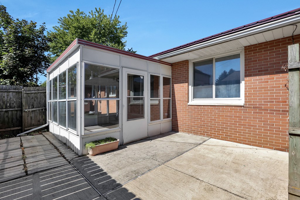 325 W Liberty Street, Bucyrus, Ohio 44820, 3 Bedrooms Bedrooms, ,1 BathroomBathrooms,Residential,For Sale,Liberty Street,9069470