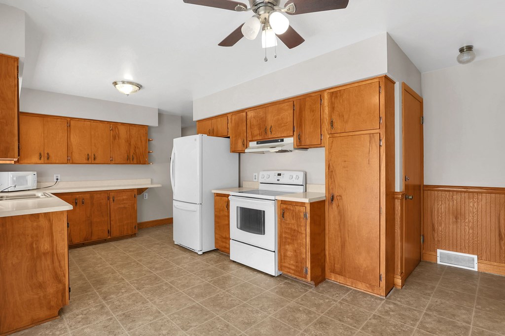 325 W Liberty Street, Bucyrus, Ohio 44820, 3 Bedrooms Bedrooms, ,1 BathroomBathrooms,Residential,For Sale,Liberty Street,9069470