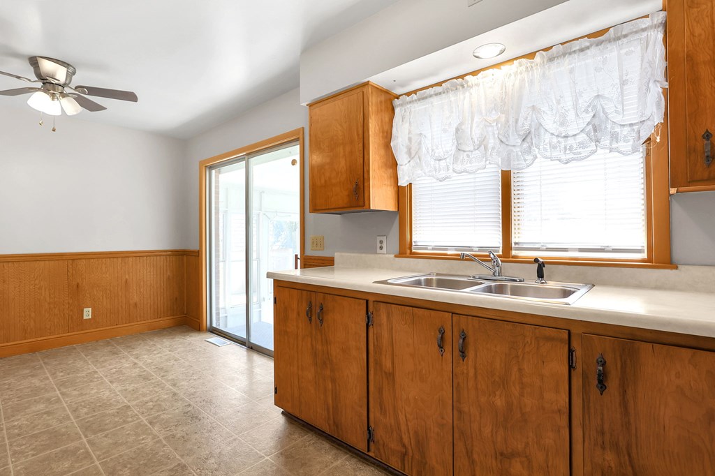 325 W Liberty Street, Bucyrus, Ohio 44820, 3 Bedrooms Bedrooms, ,1 BathroomBathrooms,Residential,For Sale,Liberty Street,9069470