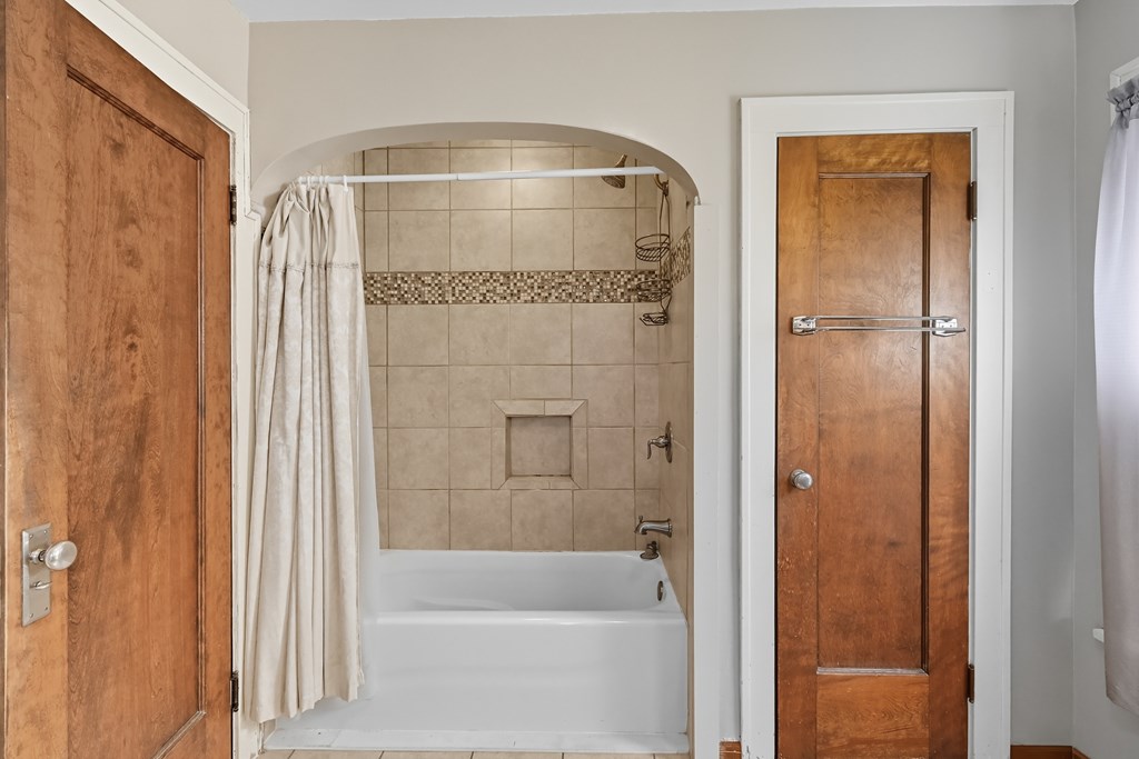 246 Main Street, Shelby, Ohio 44875, 3 Bedrooms Bedrooms, ,1 BathroomBathrooms,Residential,For Sale,Main Street,9069488