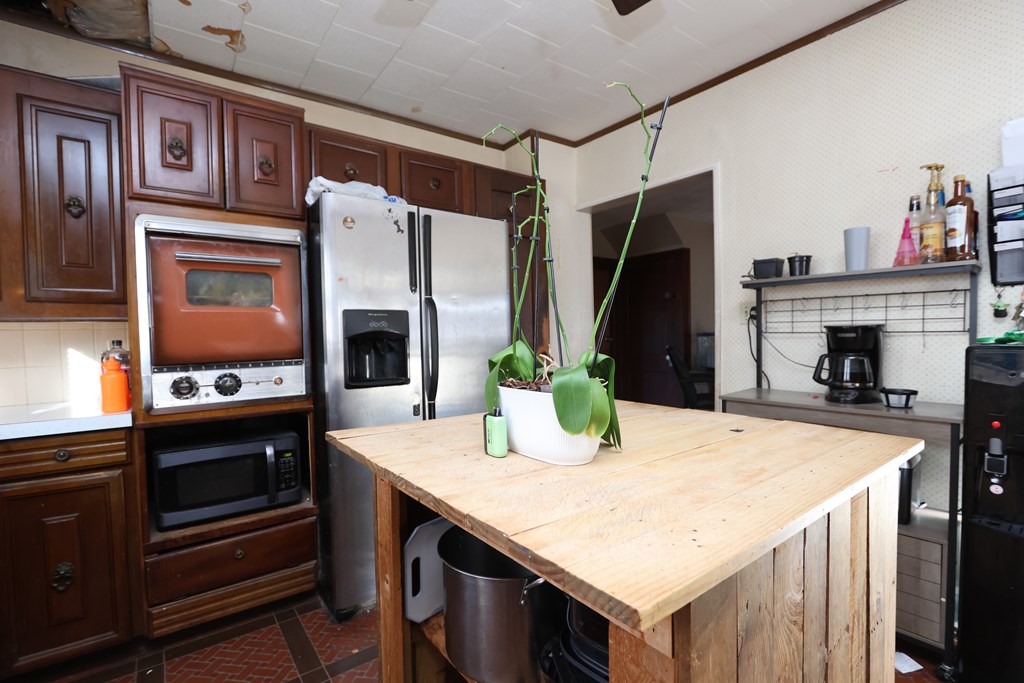 588 N Michigan Avenue, Mansfield, Ohio 44905, 5 Bedrooms Bedrooms, ,2 BathroomsBathrooms,Residential,For Sale,Michigan Avenue,9069507