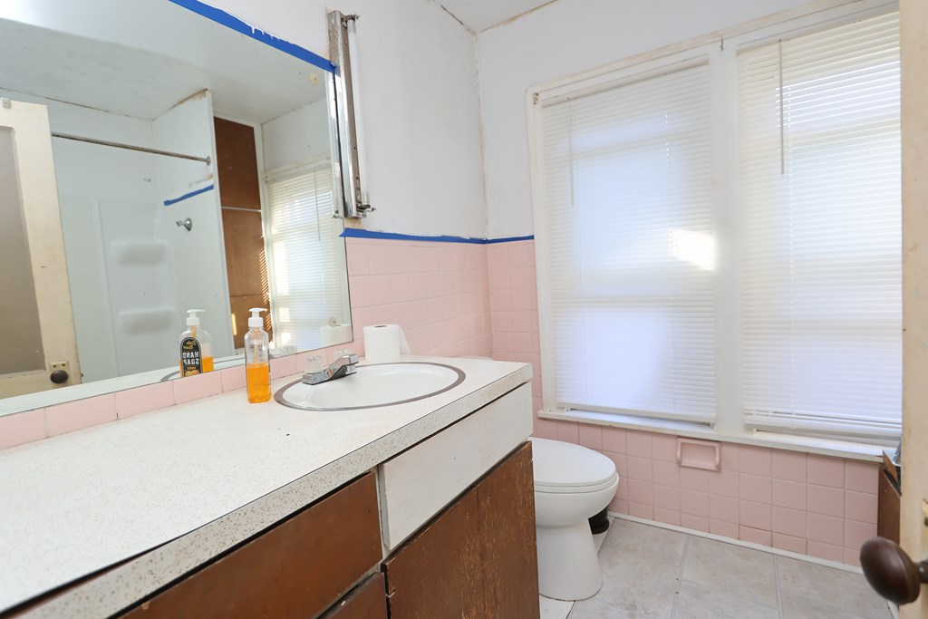 588 N Michigan Avenue, Mansfield, Ohio 44905, 5 Bedrooms Bedrooms, ,2 BathroomsBathrooms,Residential,For Sale,Michigan Avenue,9069507