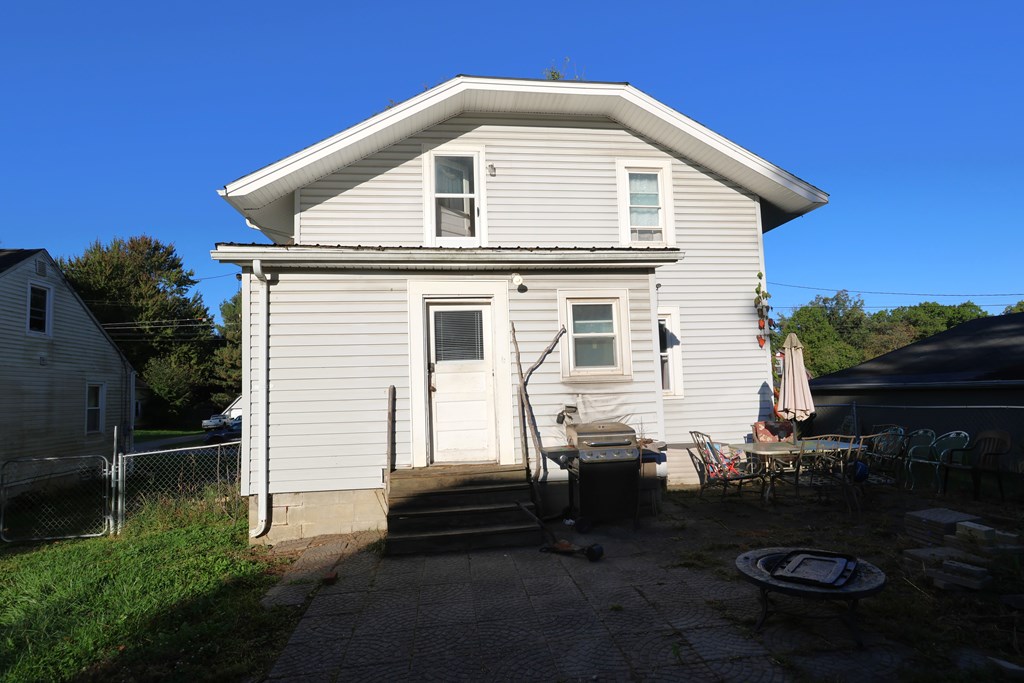 588 N Michigan Avenue, Mansfield, Ohio 44905, 5 Bedrooms Bedrooms, ,2 BathroomsBathrooms,Residential,For Sale,Michigan Avenue,9069507