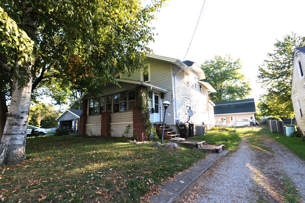 588 N Michigan Avenue, Mansfield, Ohio 44905, 5 Bedrooms Bedrooms, ,2 BathroomsBathrooms,Residential,For Sale,Michigan Avenue,9069507