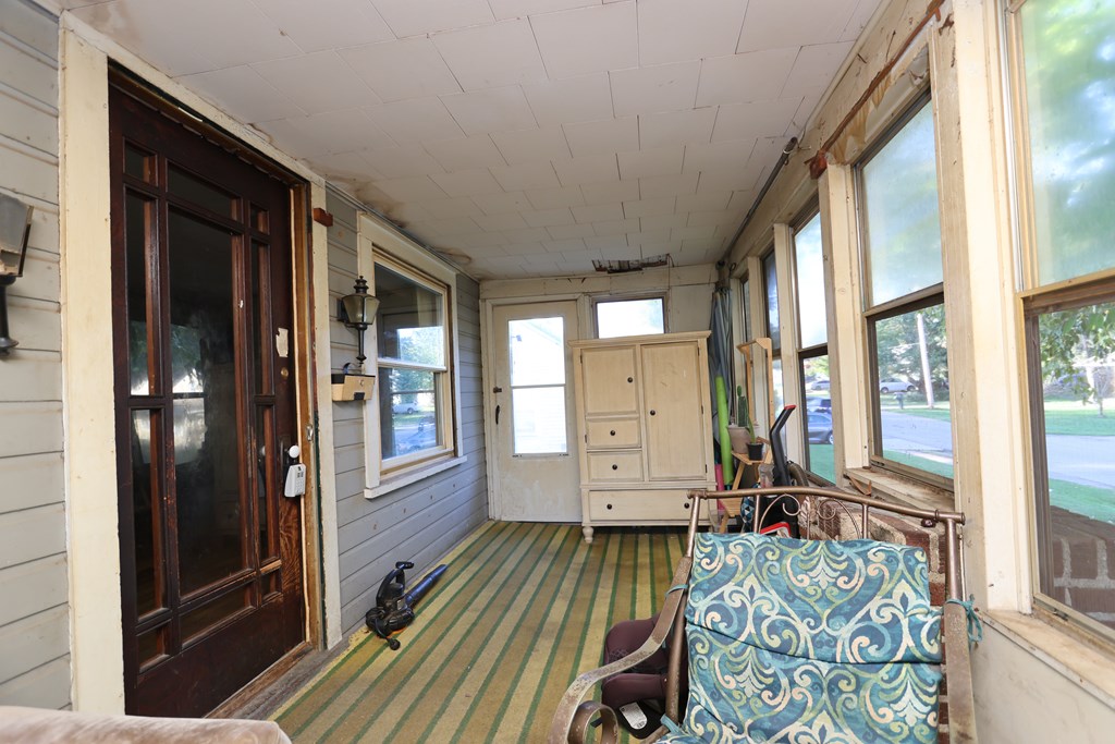 588 N Michigan Avenue, Mansfield, Ohio 44905, 5 Bedrooms Bedrooms, ,2 BathroomsBathrooms,Residential,For Sale,Michigan Avenue,9069507