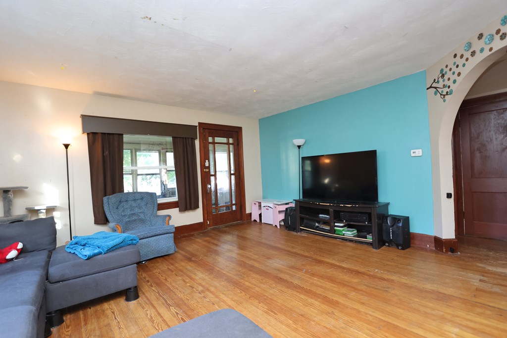 588 N Michigan Avenue, Mansfield, Ohio 44905, 5 Bedrooms Bedrooms, ,2 BathroomsBathrooms,Residential,For Sale,Michigan Avenue,9069507