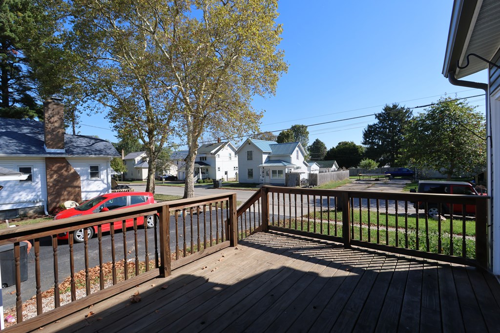 402 W Pearl Street, Willard, Ohio 44890, 2 Bedrooms Bedrooms, ,1 BathroomBathrooms,Residential,For Sale,Pearl Street,9069510