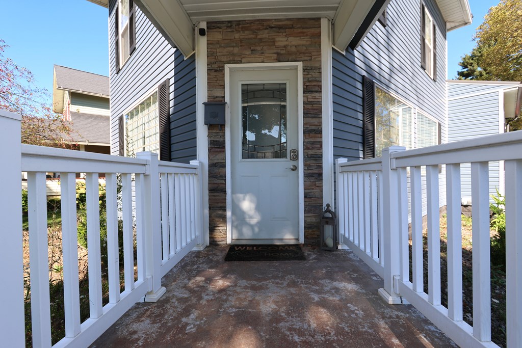 402 W Pearl Street, Willard, Ohio 44890, 2 Bedrooms Bedrooms, ,1 BathroomBathrooms,Residential,For Sale,Pearl Street,9069510