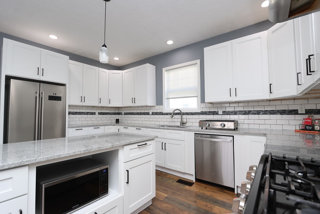 402 W Pearl Street, Willard, Ohio 44890, 2 Bedrooms Bedrooms, ,1 BathroomBathrooms,Residential,For Sale,Pearl Street,9069510