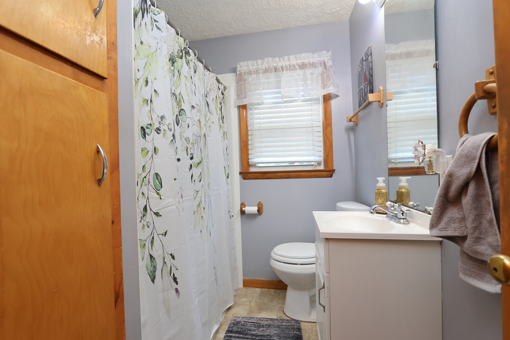 395 Auburn Street, Mansfield, Ohio 44902, 4 Bedrooms Bedrooms, ,2 BathroomsBathrooms,Residential,For Sale,Auburn Street,9069529