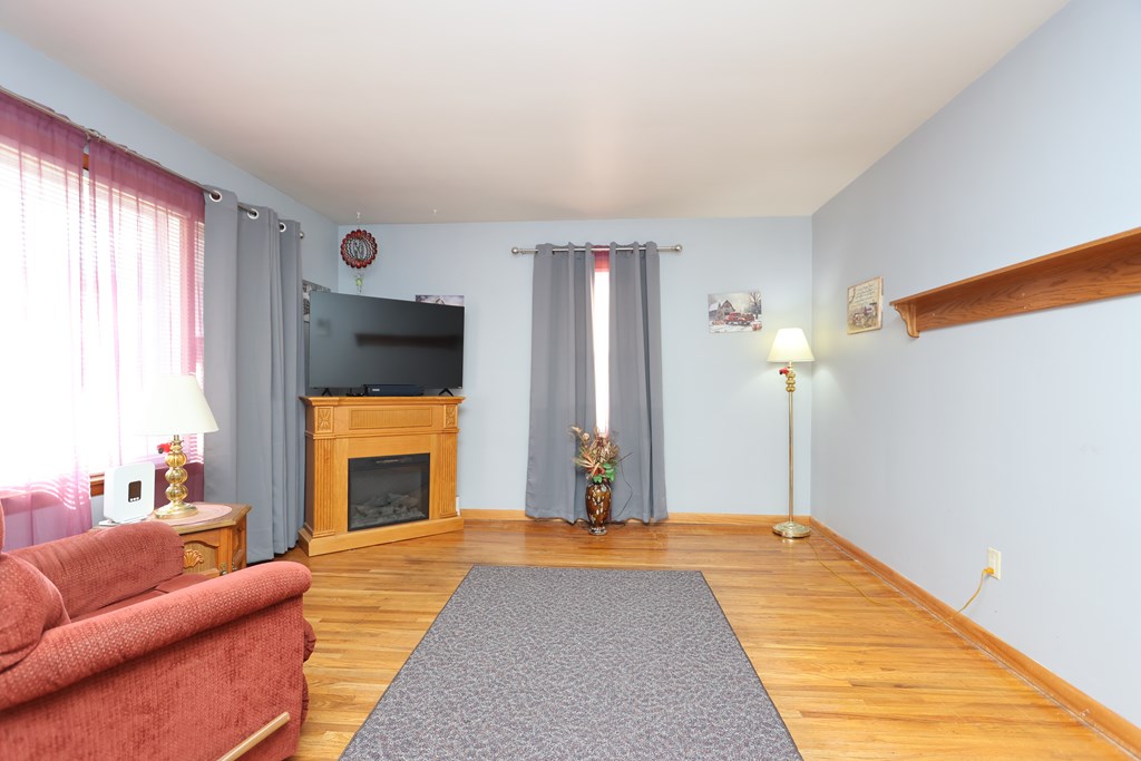 395 Auburn Street, Mansfield, Ohio 44902, 4 Bedrooms Bedrooms, ,2 BathroomsBathrooms,Residential,For Sale,Auburn Street,9069529