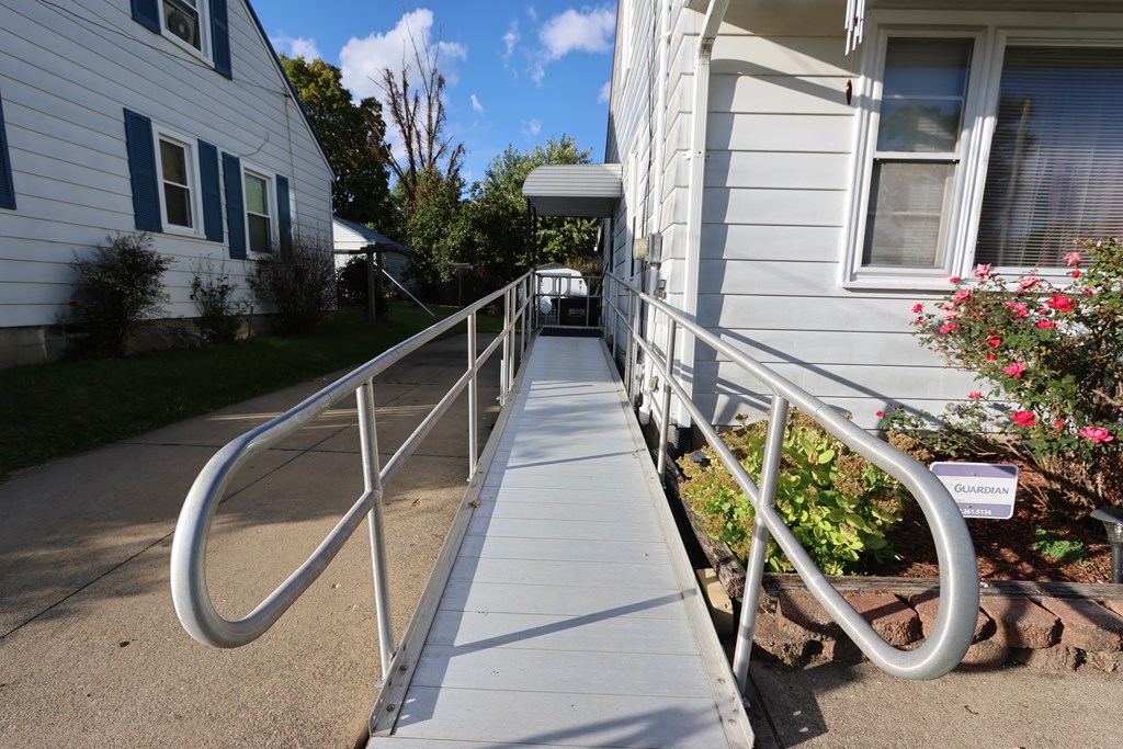 395 Auburn Street, Mansfield, Ohio 44902, 4 Bedrooms Bedrooms, ,2 BathroomsBathrooms,Residential,For Sale,Auburn Street,9069529
