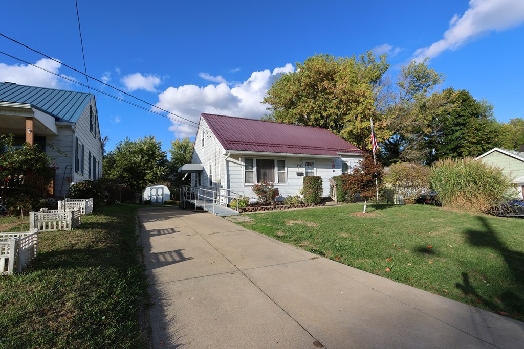 395 Auburn Street, Mansfield, Ohio 44902, 4 Bedrooms Bedrooms, ,2 BathroomsBathrooms,Residential,For Sale,Auburn Street,9069529