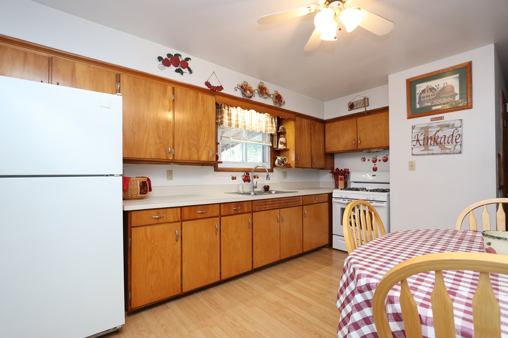 395 Auburn Street, Mansfield, Ohio 44902, 4 Bedrooms Bedrooms, ,2 BathroomsBathrooms,Residential,For Sale,Auburn Street,9069529