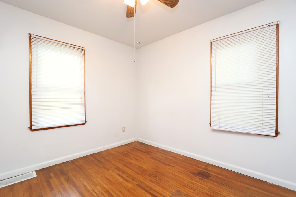 395 Auburn Street, Mansfield, Ohio 44902, 4 Bedrooms Bedrooms, ,2 BathroomsBathrooms,Residential,For Sale,Auburn Street,9069529