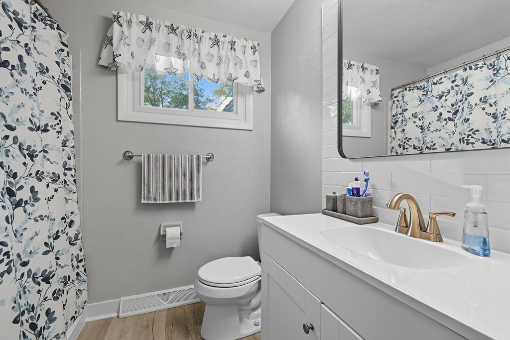 36 S Ridge Road, Mansfield, Ohio 44905, 2 Bedrooms Bedrooms, ,1 BathroomBathrooms,Residential,For Sale,Ridge Road,9069527