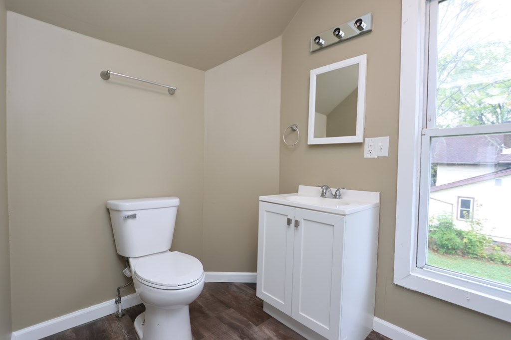 282 W Fifth Street, Mansfield, Ohio 44903, 3 Bedrooms Bedrooms, ,2 BathroomsBathrooms,Residential,For Sale,Fifth Street,9069536