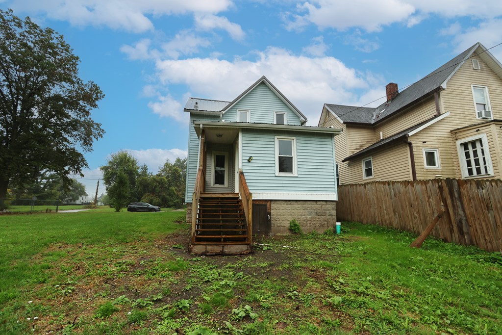 282 W Fifth Street, Mansfield, Ohio 44903, 3 Bedrooms Bedrooms, ,2 BathroomsBathrooms,Residential,For Sale,Fifth Street,9069536