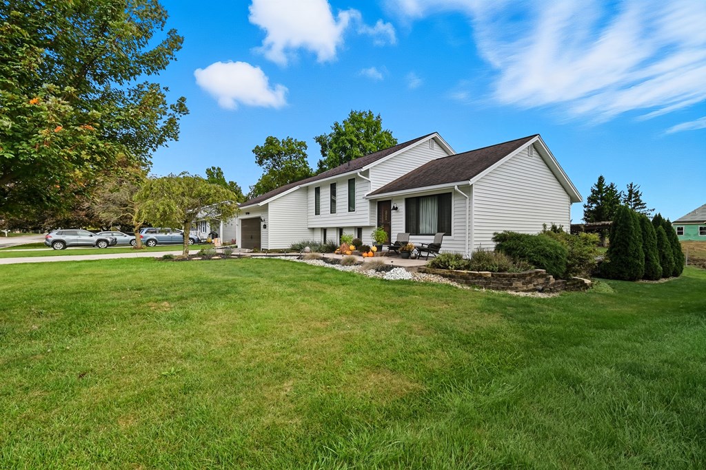 1465 Oakridge Drive, Bucyrus, Ohio 44820, 3 Bedrooms Bedrooms, ,2 BathroomsBathrooms,Residential,For Sale,Oakridge Drive,9069551 1465 Oakridge Drive, Bucyrus, Ohio 44820, 3 Bedrooms Bedrooms, ,2 BathroomsBathrooms,Residential,For Sale,Oakridge Drive,9069551