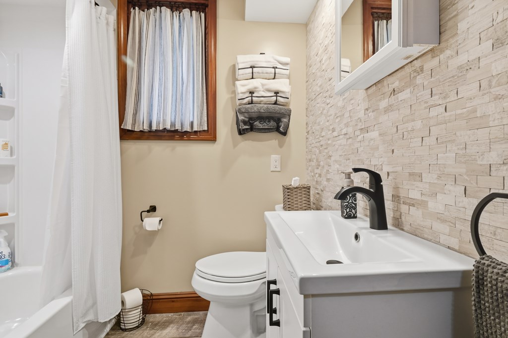 1465 Oakridge Drive, Bucyrus, Ohio 44820, 3 Bedrooms Bedrooms, ,2 BathroomsBathrooms,Residential,For Sale,Oakridge Drive,9069551 1465 Oakridge Drive, Bucyrus, Ohio 44820, 3 Bedrooms Bedrooms, ,2 BathroomsBathrooms,Residential,For Sale,Oakridge Drive,9069551