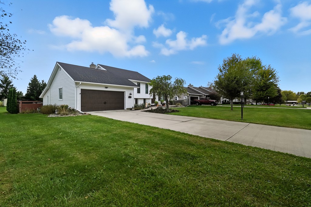 1465 Oakridge Drive, Bucyrus, Ohio 44820, 3 Bedrooms Bedrooms, ,2 BathroomsBathrooms,Residential,For Sale,Oakridge Drive,9069551 1465 Oakridge Drive, Bucyrus, Ohio 44820, 3 Bedrooms Bedrooms, ,2 BathroomsBathrooms,Residential,For Sale,Oakridge Drive,9069551