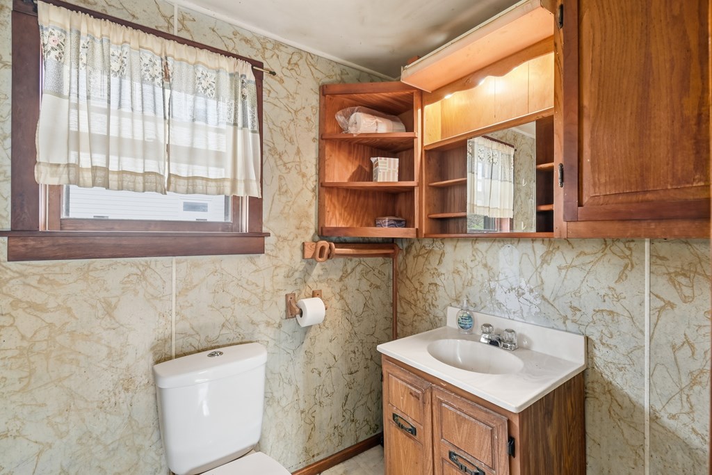226 First Avenue, Galion, Ohio 44833, 3 Bedrooms Bedrooms, ,1 BathroomBathrooms,Residential,For Sale,First Avenue,9069567