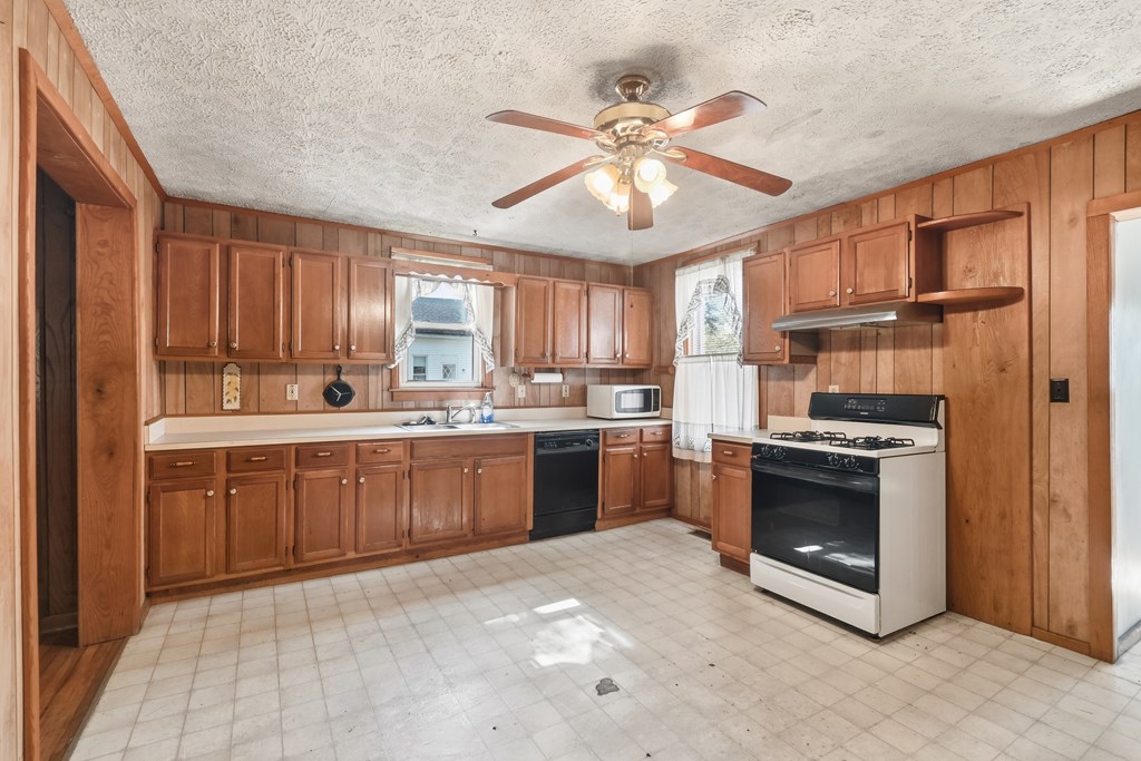 226 First Avenue, Galion, Ohio 44833, 3 Bedrooms Bedrooms, ,1 BathroomBathrooms,Residential,For Sale,First Avenue,9069567