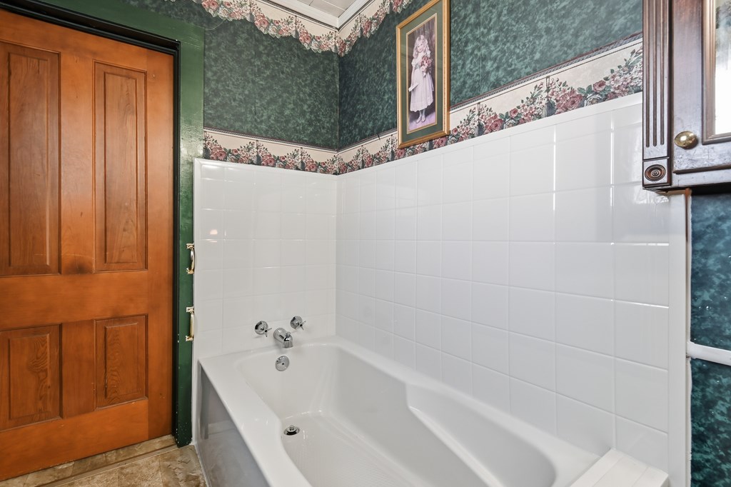 418 Gill Avenue, Galion, Ohio 44833, 5 Bedrooms Bedrooms, ,2 BathroomsBathrooms,Residential,For Sale,Gill Avenue,9069578