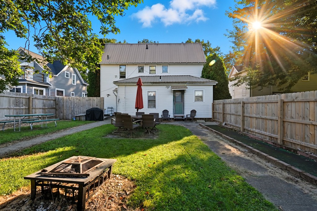418 Gill Avenue, Galion, Ohio 44833, 5 Bedrooms Bedrooms, ,2 BathroomsBathrooms,Residential,For Sale,Gill Avenue,9069578